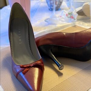 Elegant Burgundy Heels with Bow Accent